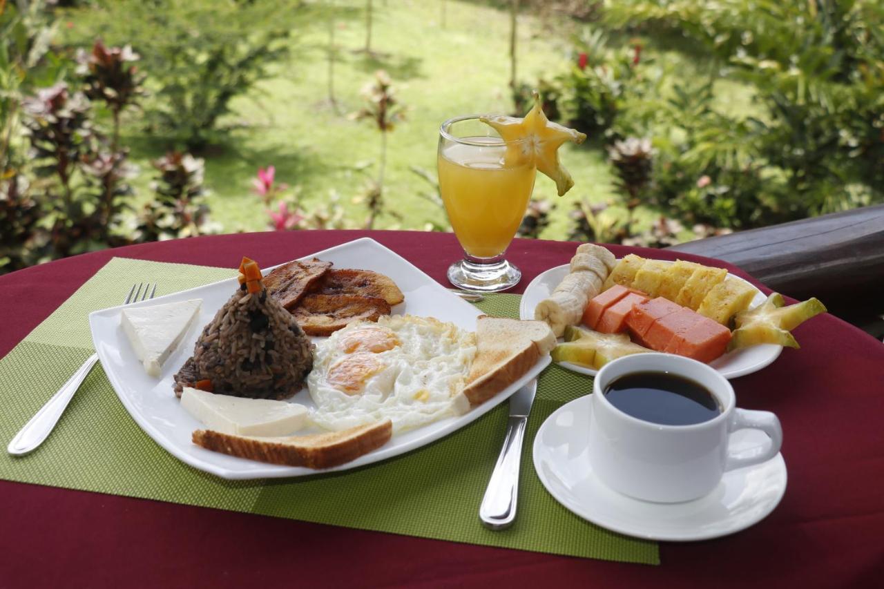 Hotel Rancho Cerro Azul La Fortuna Exterior foto
